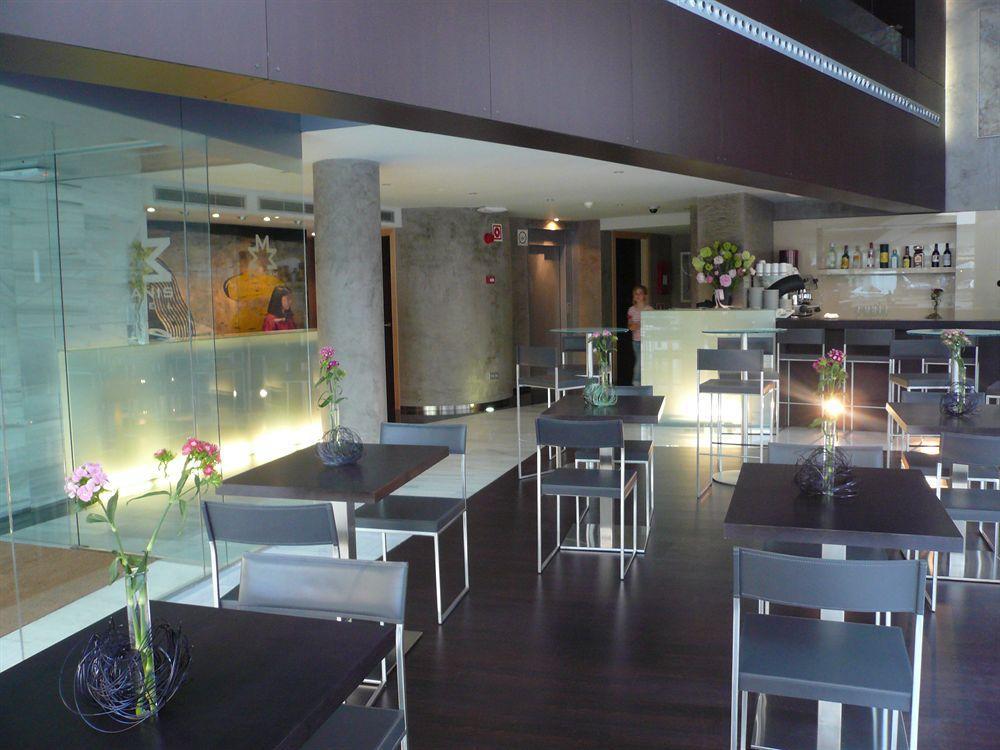 Apartamentos Turisticos Madanis L'Hospitalet de Llobregat Exterior photo